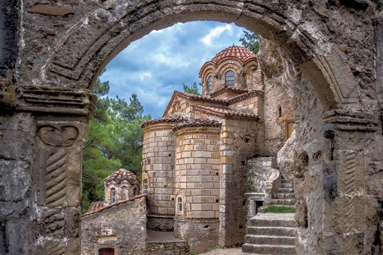 Olive And Orange Apartment Mystras Esterno foto