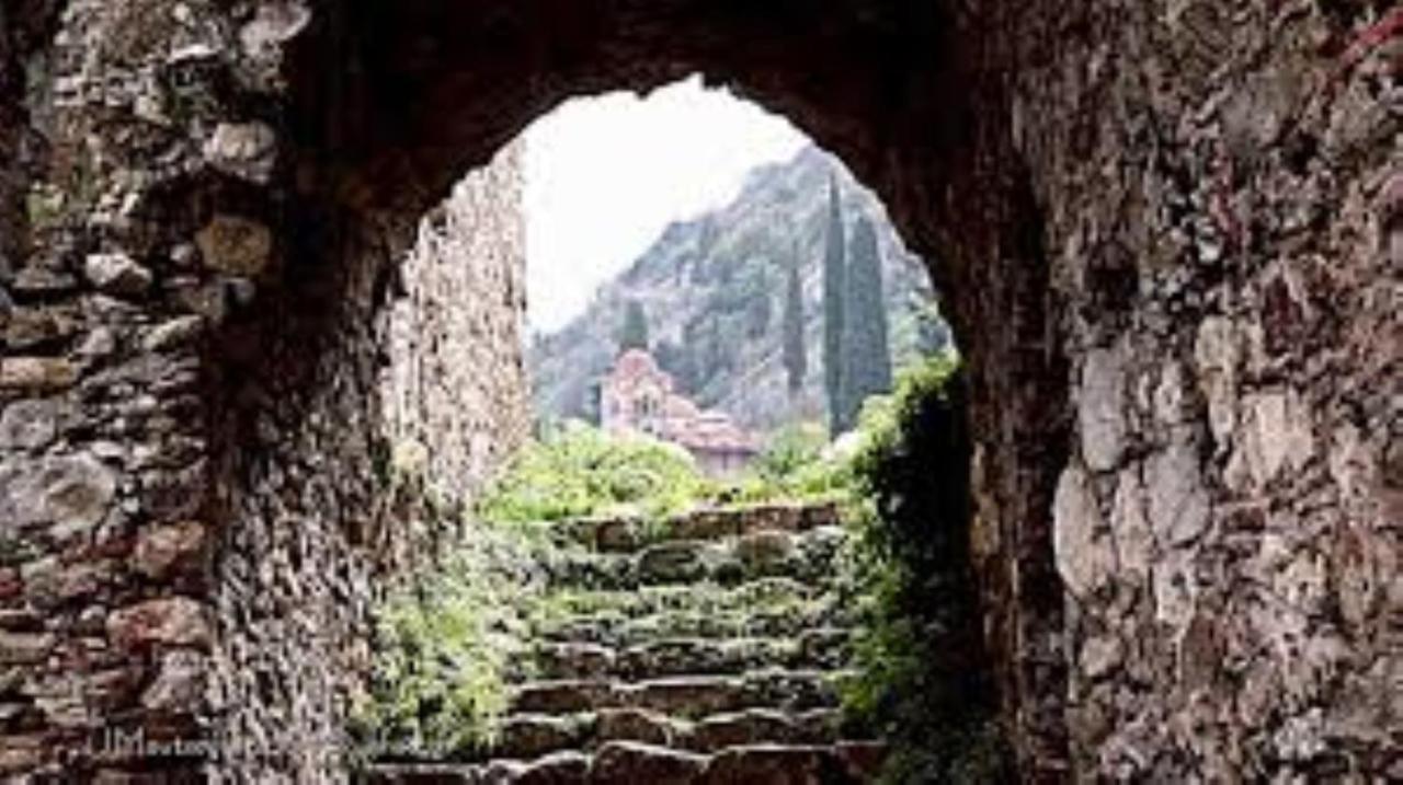 Olive And Orange Apartment Mystras Esterno foto